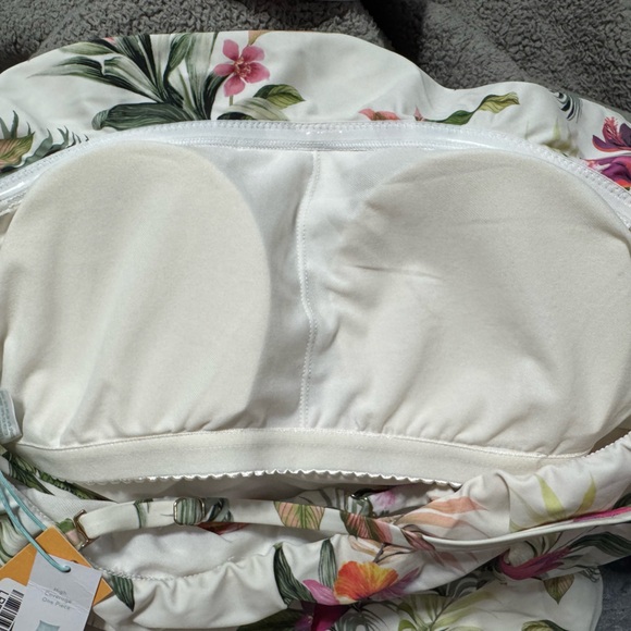 Floral Ruffle Swimsuit - Picture 6 of 6